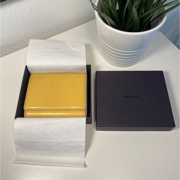 PRADA Vintage Leather Compact Trifold Wallet In Box Rare - Picture 1 of 15